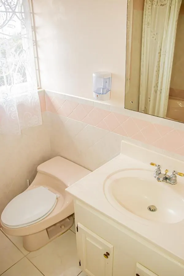 Гостевой дом The Whytehouse Villa Бухта Монтего Ямайка
