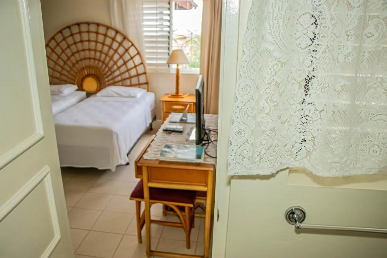 Гостевой дом The Whytehouse Villa Бухта Монтего