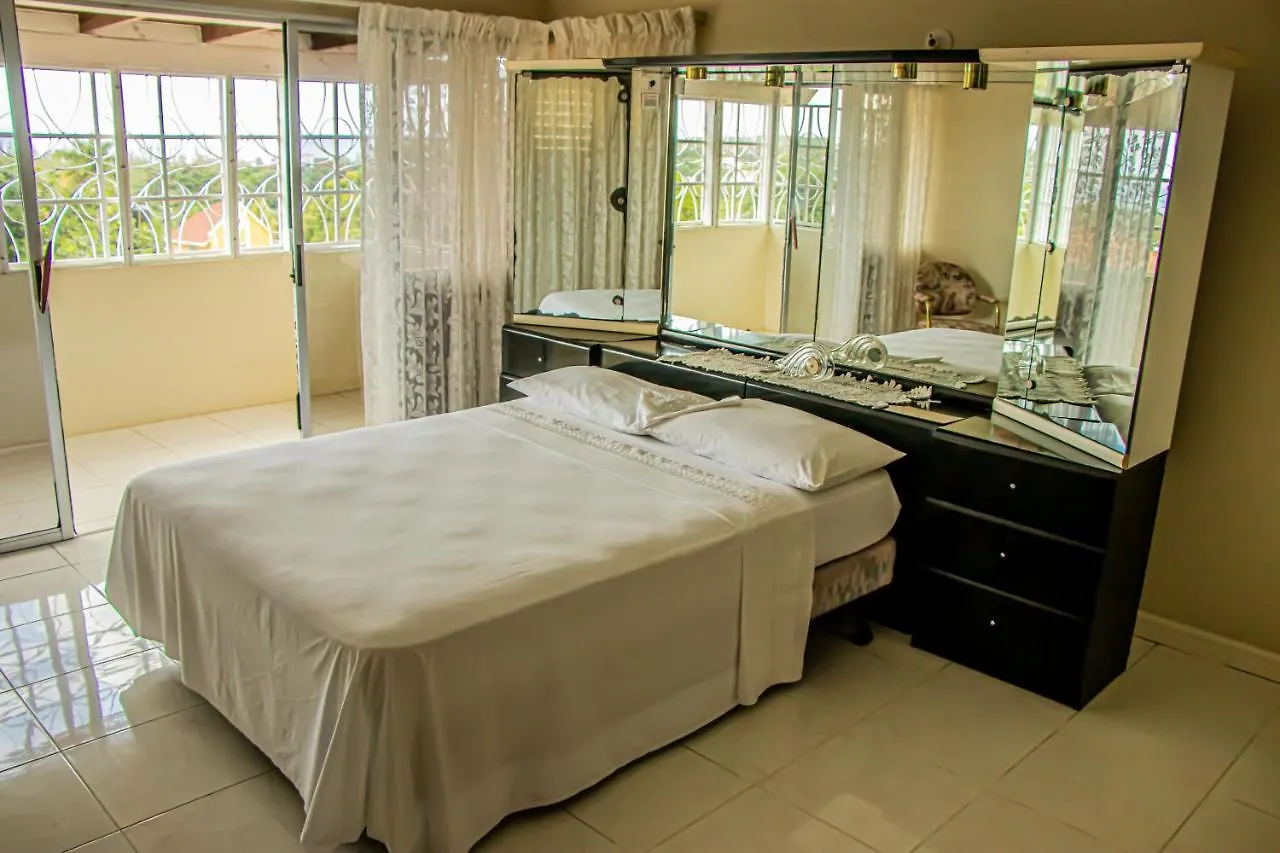 Гостевой дом The Whytehouse Villa Бухта Монтего Ямайка